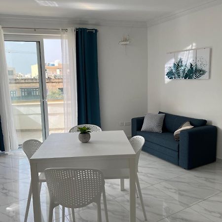 Condo With Patio Overlooking Piazza グジラ エクステリア 写真