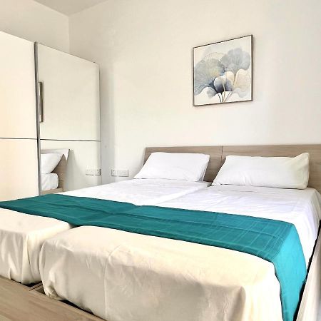 Condo With Patio Overlooking Piazza グジラ エクステリア 写真