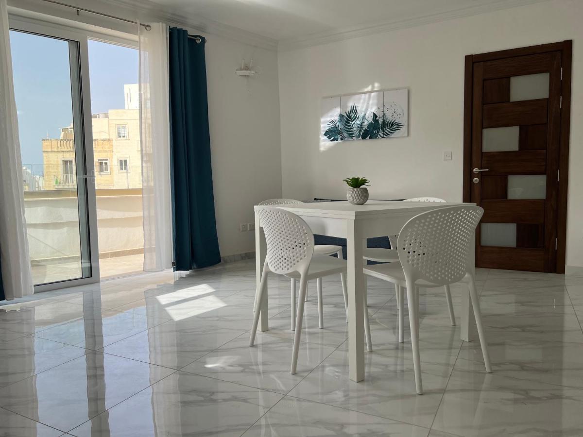 Condo With Patio Overlooking Piazza グジラ エクステリア 写真