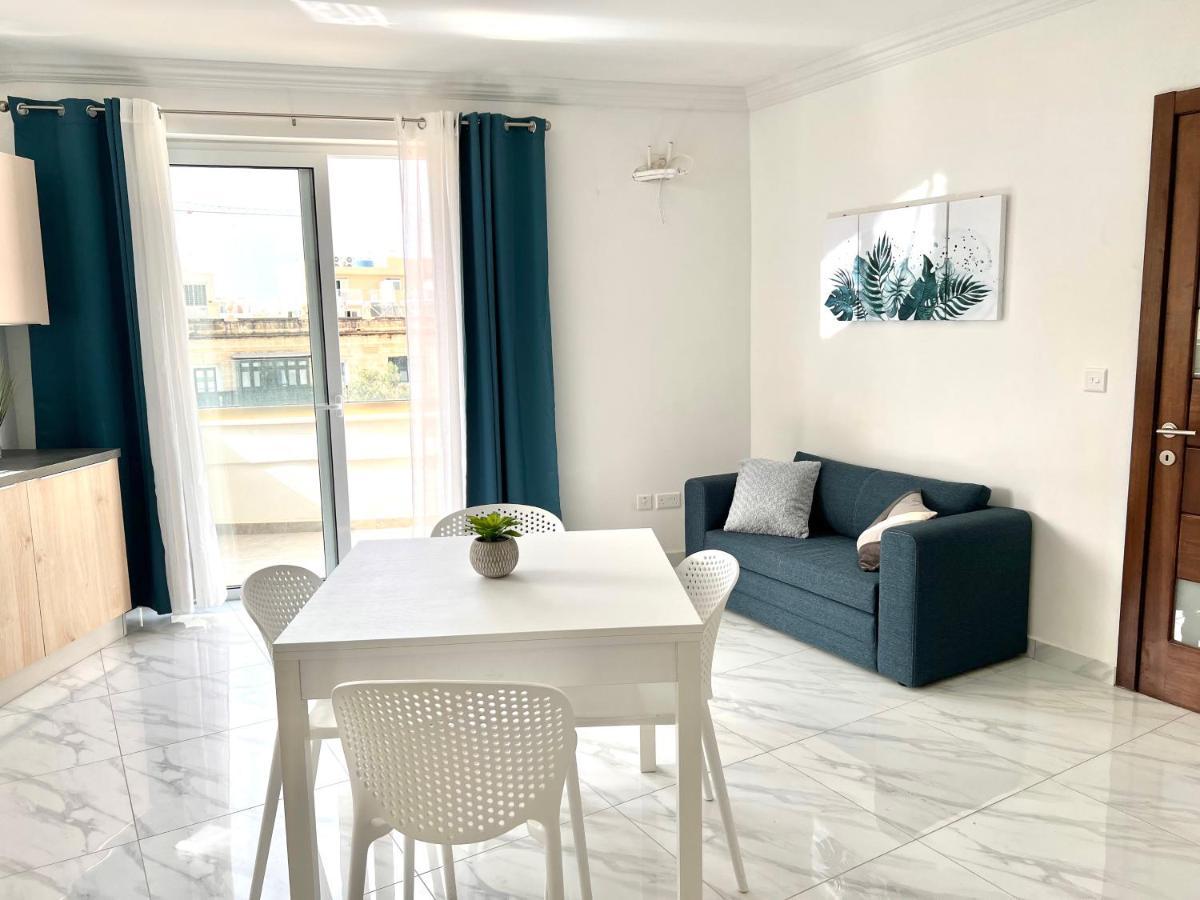 Condo With Patio Overlooking Piazza グジラ エクステリア 写真